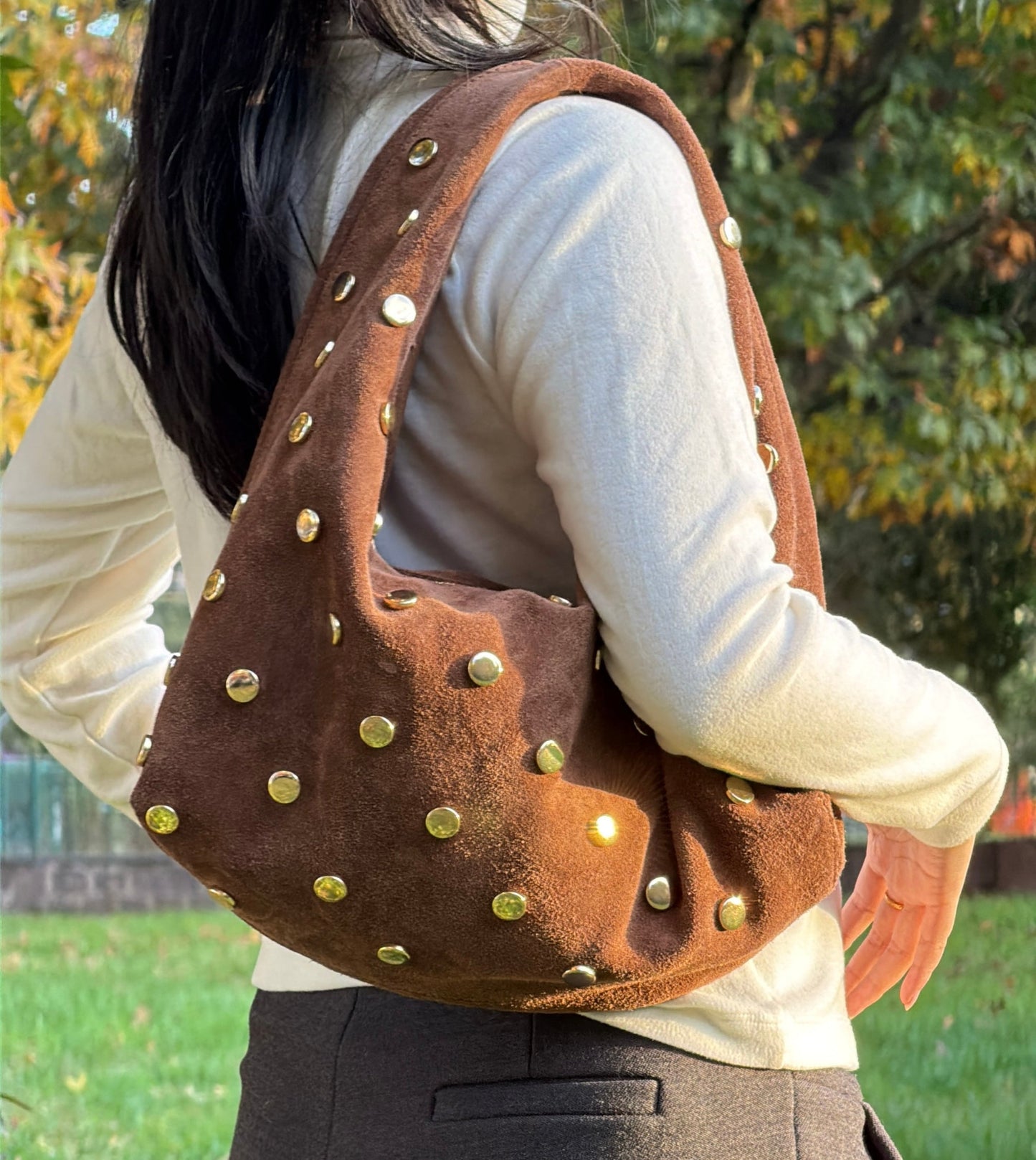 Borsa hobo con borchie LUIS - Camoscio in Borsa Hobo - EmilyHu LOVE